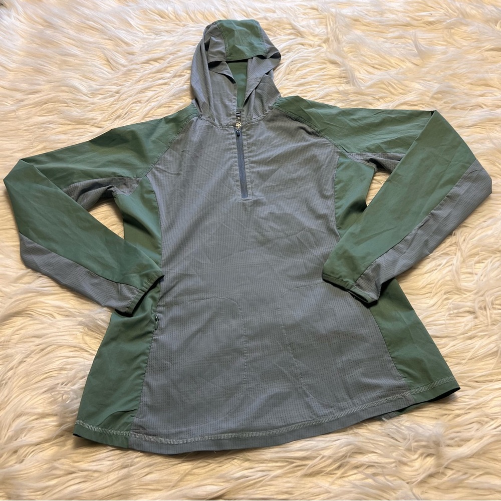 Club Ride Apparel Two-Tone Hooded Jacket ultra light and packable